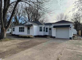 305 W Sugnet Rd, Midland, MI 48640