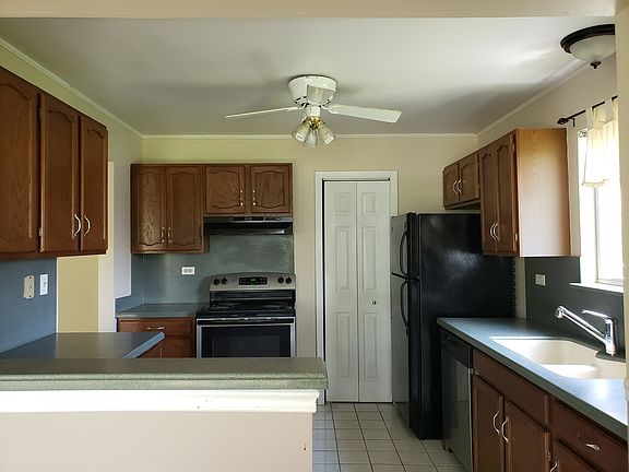 4th image of 619 Berkley Ct Unit V1