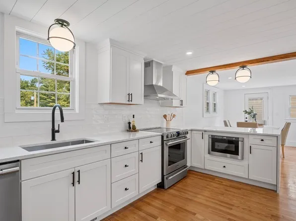 125 Village St, Marblehead, MA 01945