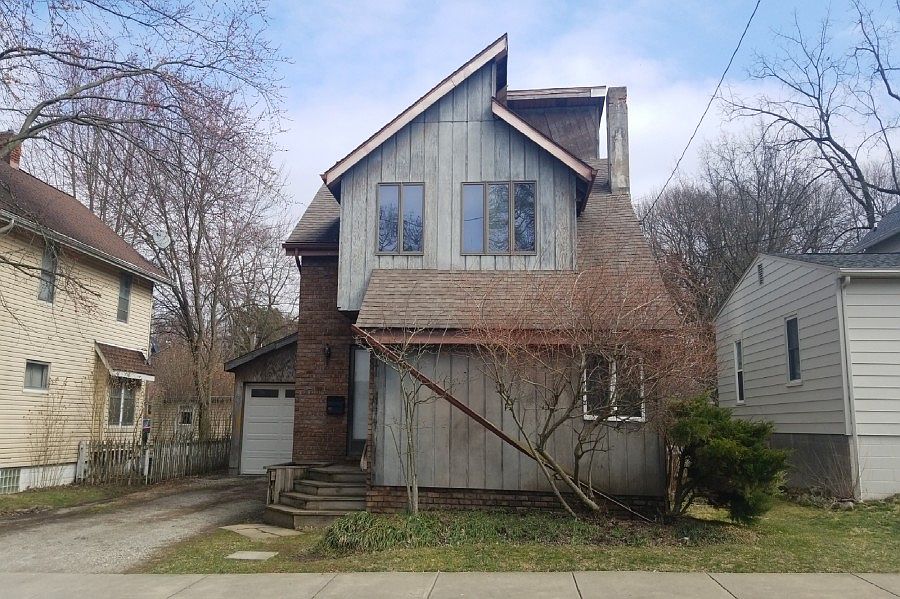 1st image of 591 Lloyd St