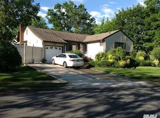 24 Pearl St, Valley Stream, NY 11581