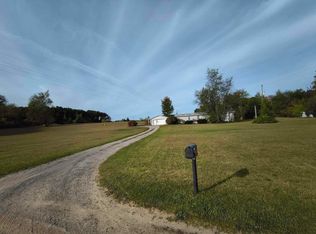 5965 N Caris Rd, Edmore, MI 48829