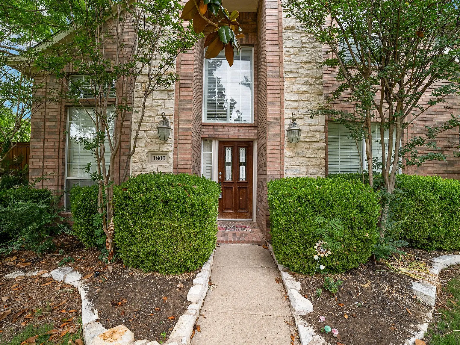 1800 Montura Ln — Photo 4