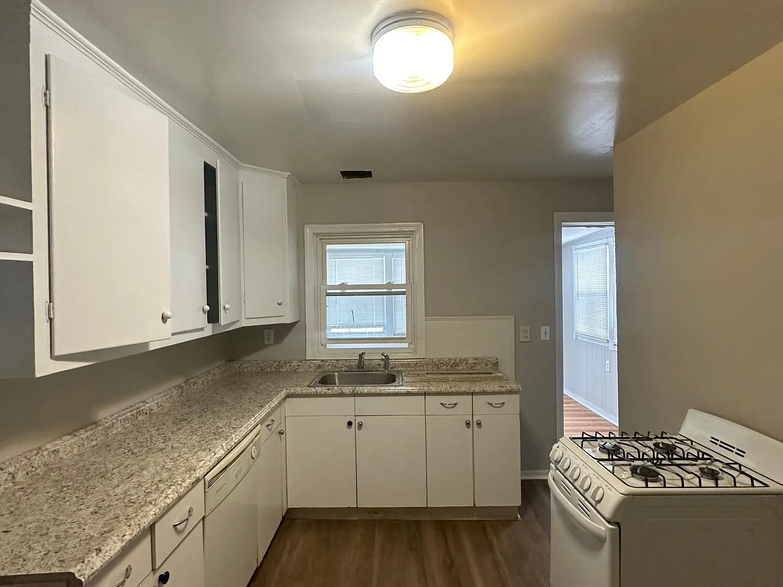 215 Fitch St — Photo 2