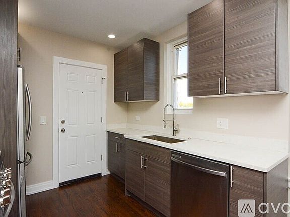 2nd image of 1432 W Farragut Ave #1434-2C