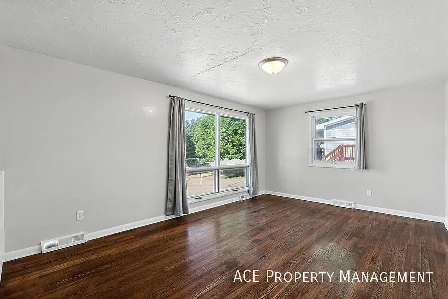 3 bed, 2050 sqft, $1,845 — Photo 3