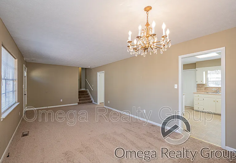 504 Roselle Ln — Photo 8