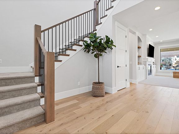 3rd image of 2960 E Ashwood Ln