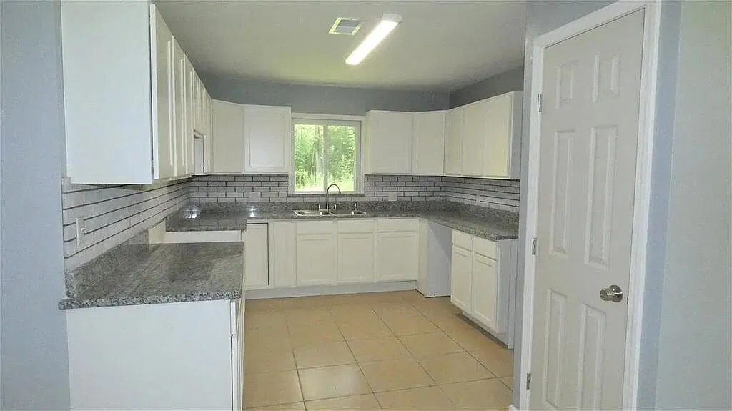 3 bed, 2.0 bath, 1814 sqft, $1,650 — Photo 4