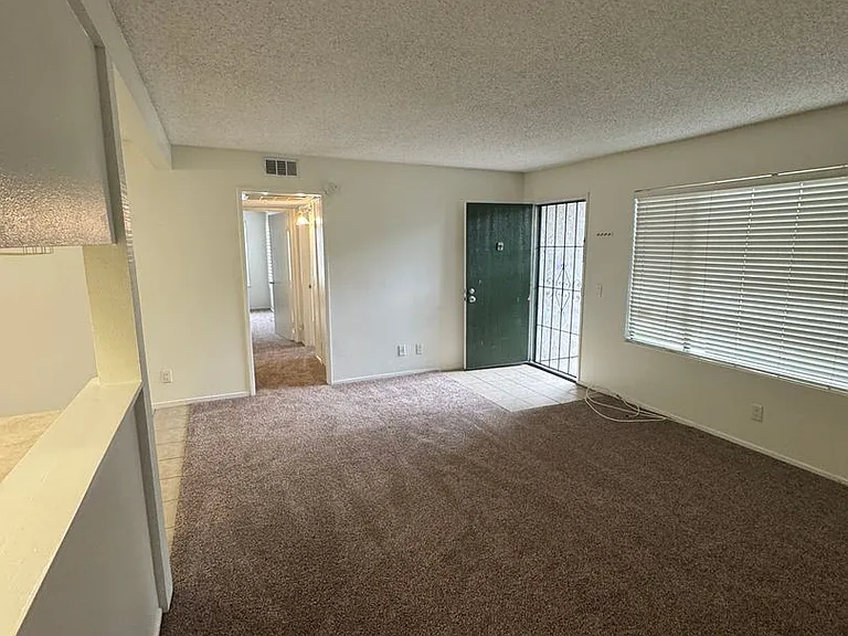 1735 E Washington St #E11 — Photo 10