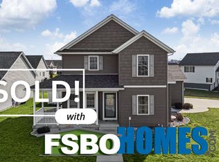 6103 Judson Cir, Davenport, IA 52807