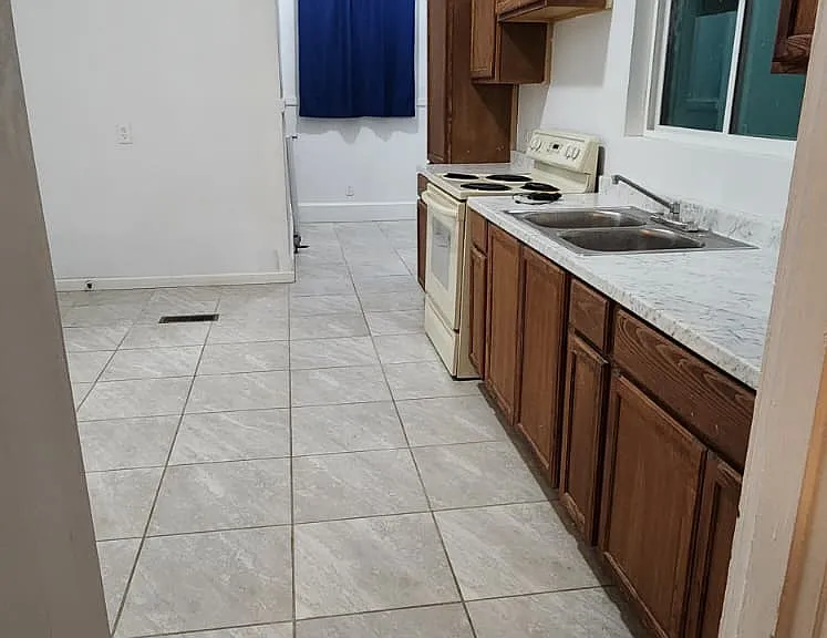 2908 S Battery St — Photo 3