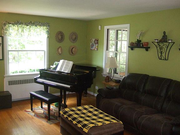 4th image of 2628 Sweetbrier Ave SW
