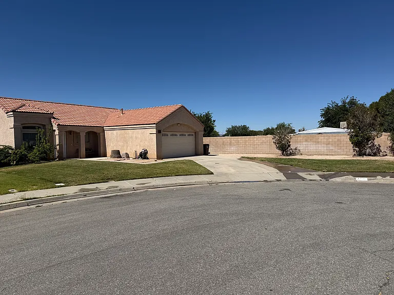 1156 Burroughs Ct — Photo 2