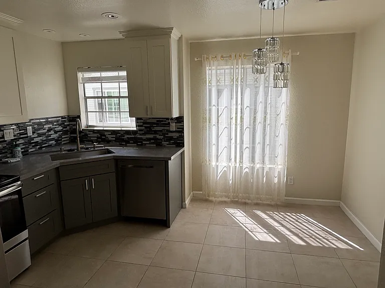 975 Belmont Ter #6 — Photo 22