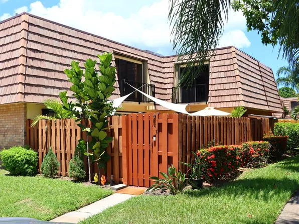 643 Springdale Circle, Palm Springs, FL 33461
