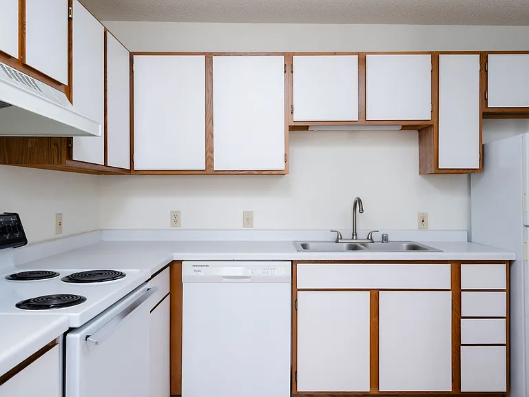 Hanley Place Senior Apartments — Photo 11