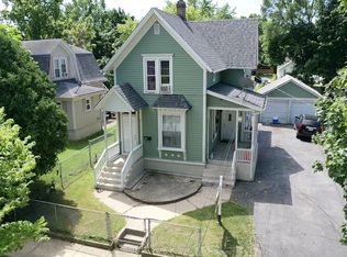 435 Ann St, Elgin, IL 60120