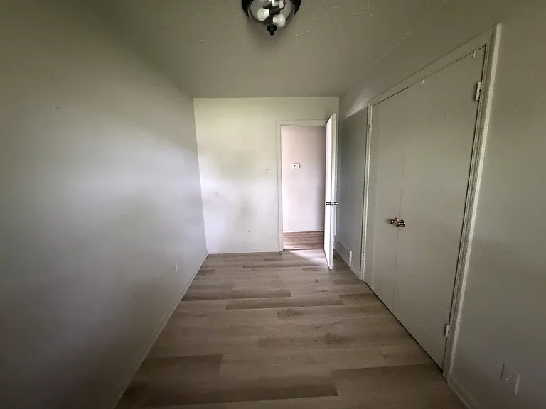 905 Maple Dr — Photo 3