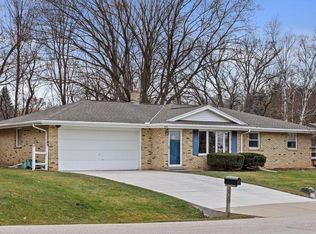 525 Highview Dr, Slinger, WI 53086