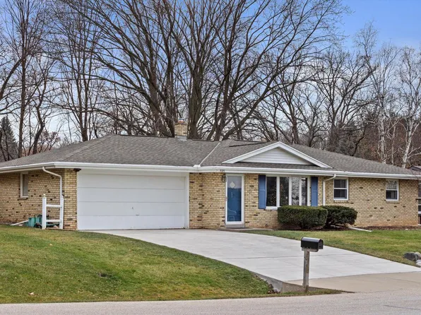 525 Highview DRIVE, Slinger, WI 53086