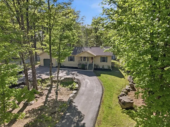 12 Rockway Ct, Lake Ariel, PA 18436