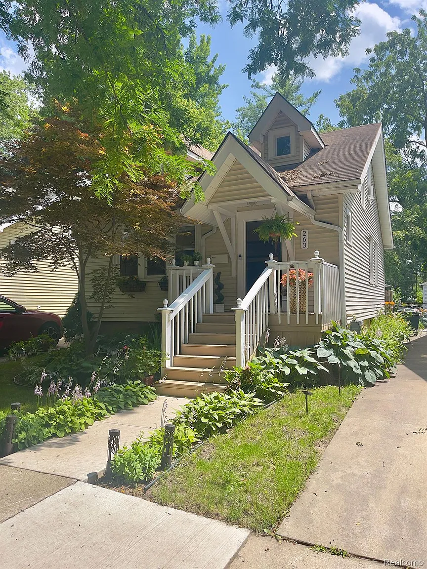 263 Leroy St photo 1