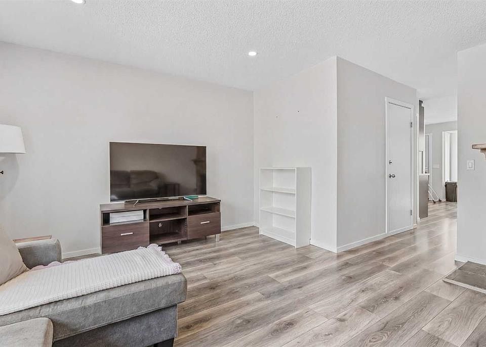 1st image of 84 E Falconridge Pl NE