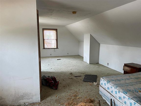 2nd image of 4629 Tyrolean Ave