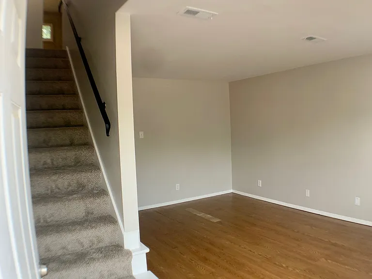 321 Park Ln #321 — Photo 4