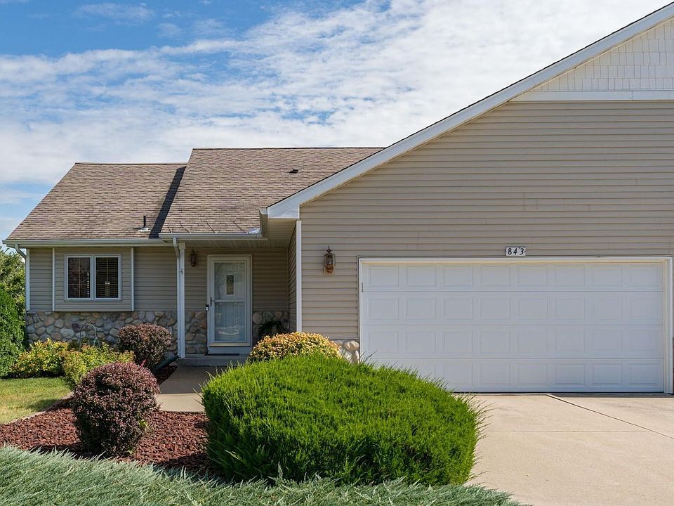 1st image of 843 Deer Ct NE