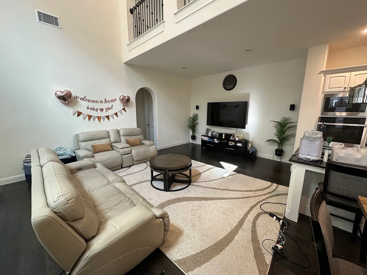 3 bed, 2495 sqft, $3,100 — Photo 2