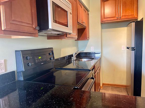 3rd image of 633 Robert St S APT 301