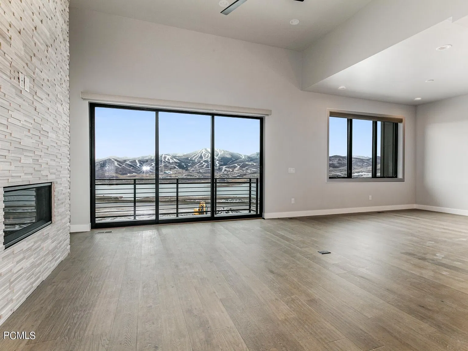 3 bed, 2.5 bath, 2701 sqft, $5,000 — Photo 4
