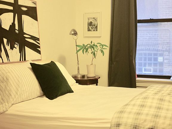 4th image of 1462 W Leland Ave APT 1E