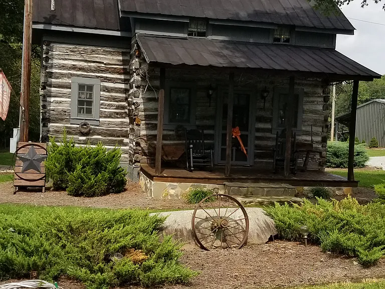 904 Olin Rd — Photo 1