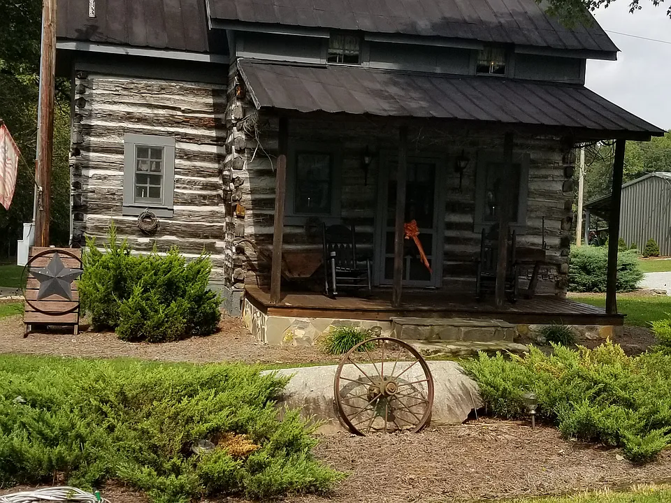 904 Olin Rd