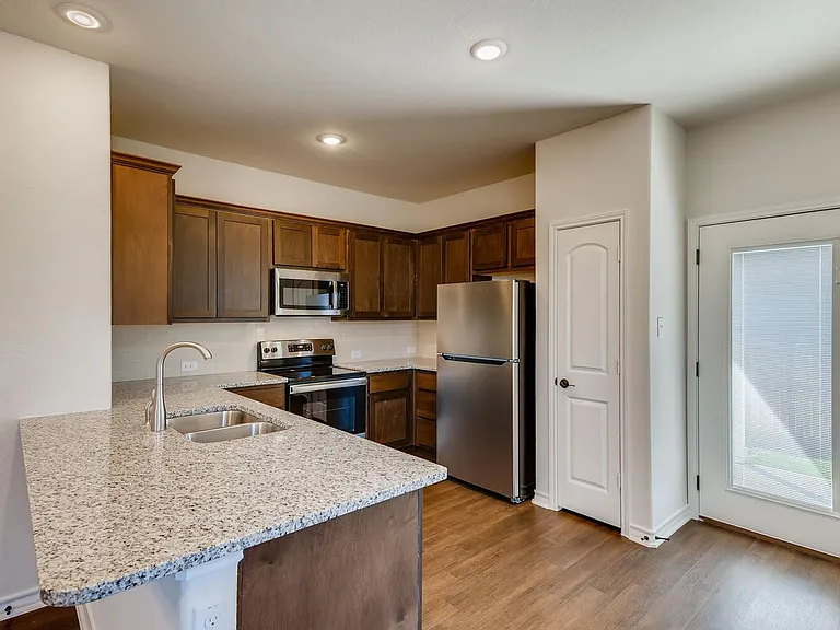 10306 Lynwood Br — Photo 7