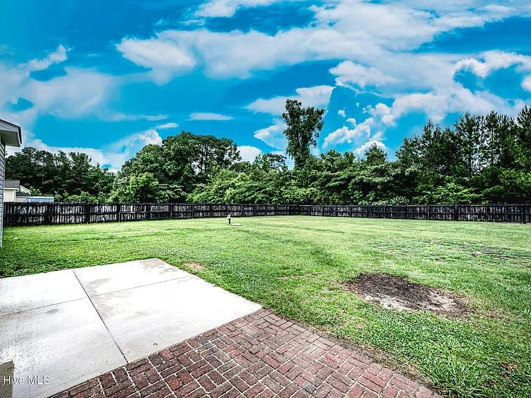 204 Gillcrest Ct — Photo 4
