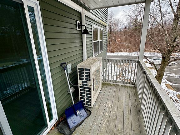 3rd image of 20 Abbey Rd APT 202