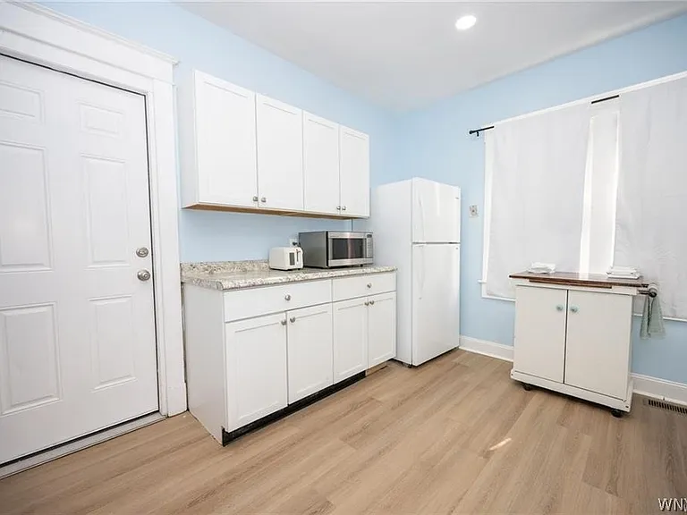 98 E Delavan Ave #N — Photo 9