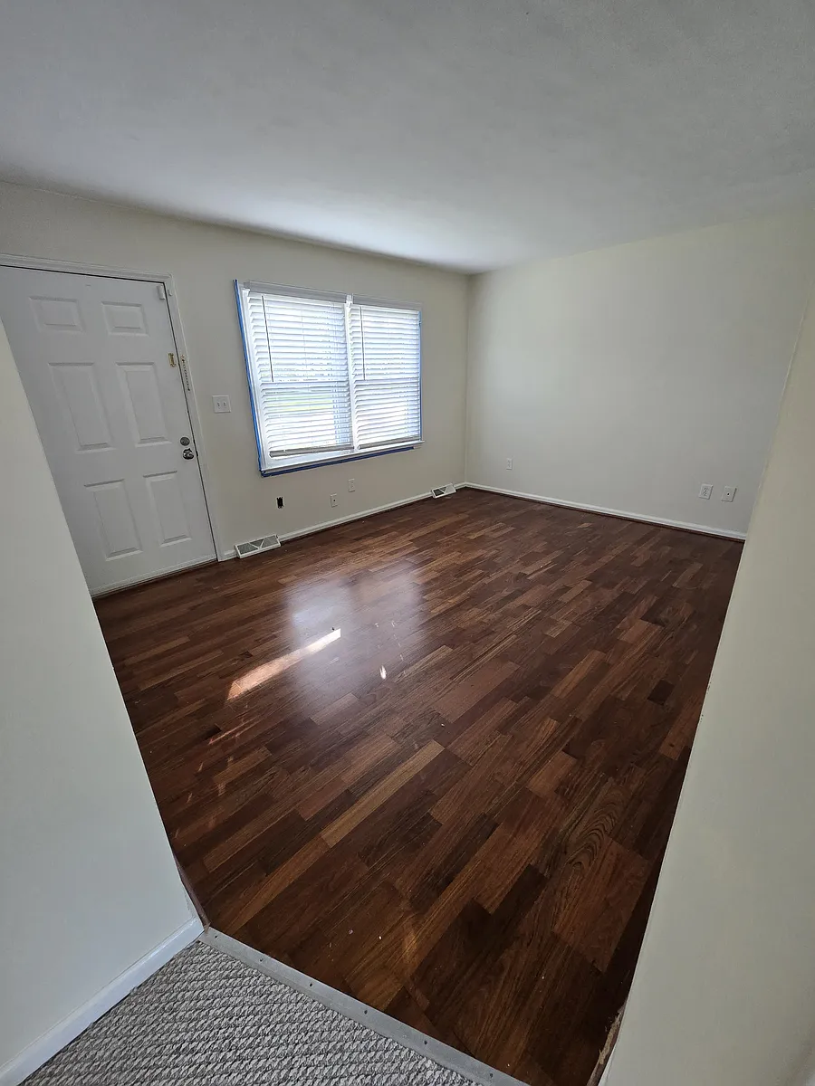 Building Photo - 3348 Meadowrun Dr NE