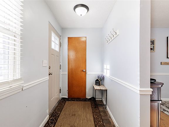 5th image of 300 Mosley Rd