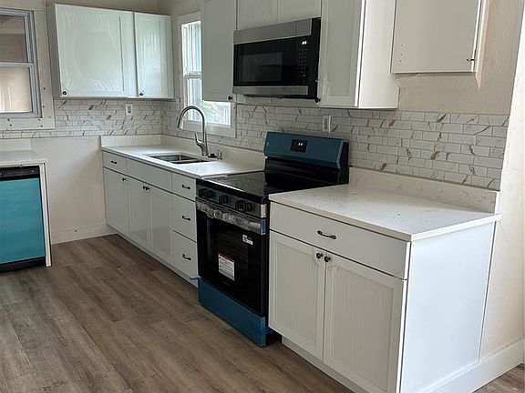 3rd image of 404 S Vine St