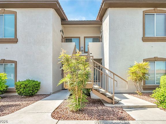 2nd image of 2305 W Horizon Ridge Pkwy APT 3621