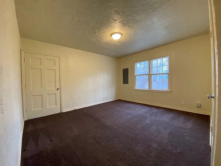 1320 Campbell Rd — Photo 9