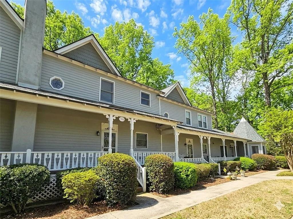 2 bed, 1.5 bath, 1216 sqft, $2,200 — Photo 1