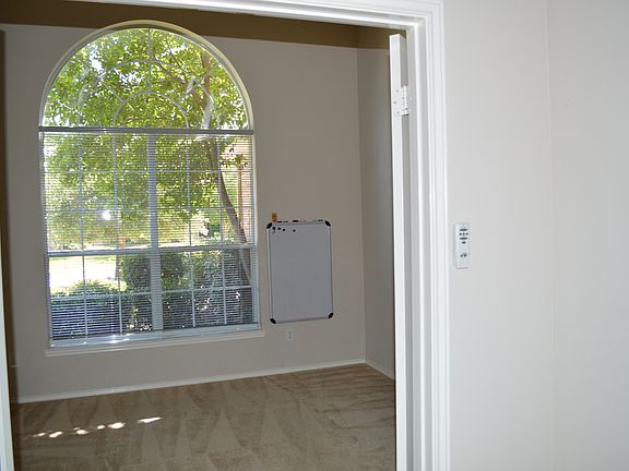 4th image of 1213 Willowbrook Dr