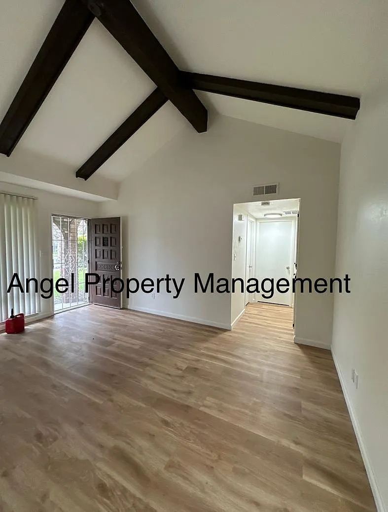 2 bed, 837 sqft, $1,795 — Photo 1