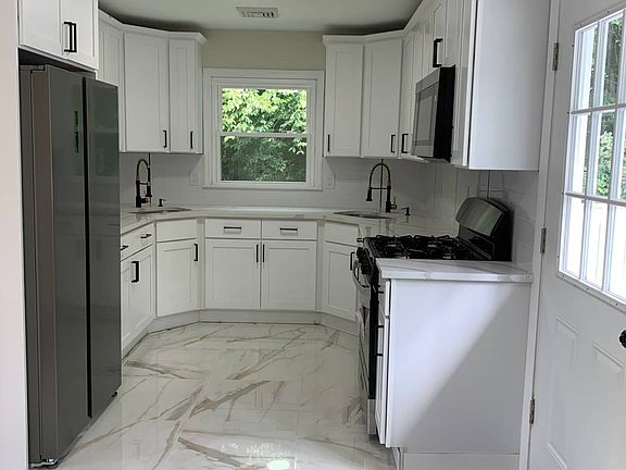 4th image of 360 Laurel Ave